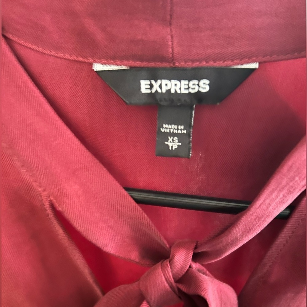 Express women’s top (B2)👏🫶🏼 - Picture 3 of 4